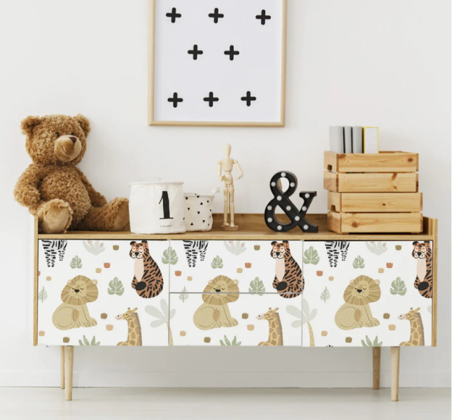 Rinnovare l’arredamento con carta adesiva per mobili